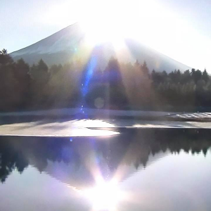 富士山と日の光